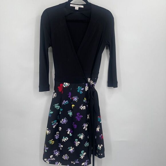 Diane Von Furstenberg Black Daisy Buds Printed Jewel Wrap Dress Size 4 - Picture 1 of 9